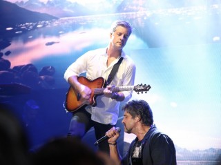 
<a style='margin-left: 5px;' class='btn btn-xs btn-social btn-facebook' href='https://www.facebook.com/sharer/sharer.php?u=https://galeramix.s01.web.getmuller.com.br/imagem/a17/800-800-90/conteudo/site_galerias/17/victor-e-leo-petry-123.jpg' rel='popup' data-width='500' data-height='400'><i class='fa fa-facebook'></i>Compartilhar <span class='hidden-xs'>no Facebook</span>
</a> 
<a class='btn btn-default btn-xs' target='_blank' href='imagem/a17/800-800-90/conteudo/site_galerias/17/victor-e-leo-petry-123.jpg'>
<span class='glyphicon glyphicon-cloud-download'></span> Salvar
</a>
