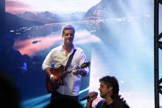 
<a style='margin-left: 5px;' class='btn btn-xs btn-social btn-facebook' href='https://www.facebook.com/sharer/sharer.php?u=https://galeramix.s01.web.getmuller.com.br/imagem/a17/800-800-90/conteudo/site_galerias/17/victor-e-leo-petry-125.jpg' rel='popup' data-width='500' data-height='400'><i class='fa fa-facebook'></i>Compartilhar <span class='hidden-xs'>no Facebook</span>
</a> 
<a class='btn btn-default btn-xs' target='_blank' href='imagem/a17/800-800-90/conteudo/site_galerias/17/victor-e-leo-petry-125.jpg'>
<span class='glyphicon glyphicon-cloud-download'></span> Salvar
</a>
