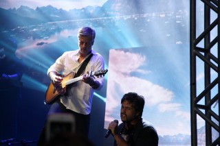 
<a style='margin-left: 5px;' class='btn btn-xs btn-social btn-facebook' href='https://www.facebook.com/sharer/sharer.php?u=https://galeramix.s01.web.getmuller.com.br/imagem/a17/800-800-90/conteudo/site_galerias/17/victor-e-leo-petry-126.jpg' rel='popup' data-width='500' data-height='400'><i class='fa fa-facebook'></i>Compartilhar <span class='hidden-xs'>no Facebook</span>
</a> 
<a class='btn btn-default btn-xs' target='_blank' href='imagem/a17/800-800-90/conteudo/site_galerias/17/victor-e-leo-petry-126.jpg'>
<span class='glyphicon glyphicon-cloud-download'></span> Salvar
</a>
