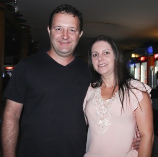 
<a style='margin-left: 5px;' class='btn btn-xs btn-social btn-facebook' href='https://www.facebook.com/sharer/sharer.php?u=https://galeramix.s01.web.getmuller.com.br/imagem/a17/800-800-90/conteudo/site_galerias/17/victor-e-leo-petry-16.jpg' rel='popup' data-width='500' data-height='400'><i class='fa fa-facebook'></i>Compartilhar <span class='hidden-xs'>no Facebook</span>
</a> 
<a class='btn btn-default btn-xs' target='_blank' href='imagem/a17/800-800-90/conteudo/site_galerias/17/victor-e-leo-petry-16.jpg'>
<span class='glyphicon glyphicon-cloud-download'></span> Salvar
</a>
