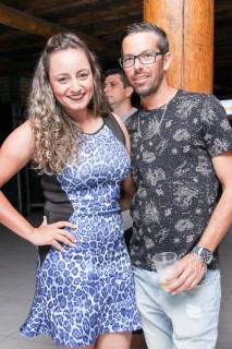 
<a style='margin-left: 5px;' class='btn btn-xs btn-social btn-facebook' href='https://www.facebook.com/sharer/sharer.php?u=https://galeramix.s01.web.getmuller.com.br/imagem/a17/800-800-90/conteudo/site_galerias/17/victor-e-leo-petry-18.jpg' rel='popup' data-width='500' data-height='400'><i class='fa fa-facebook'></i>Compartilhar <span class='hidden-xs'>no Facebook</span>
</a> 
<a class='btn btn-default btn-xs' target='_blank' href='imagem/a17/800-800-90/conteudo/site_galerias/17/victor-e-leo-petry-18.jpg'>
<span class='glyphicon glyphicon-cloud-download'></span> Salvar
</a>
