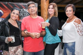 
<a style='margin-left: 5px;' class='btn btn-xs btn-social btn-facebook' href='https://www.facebook.com/sharer/sharer.php?u=https://galeramix.s01.web.getmuller.com.br/imagem/a17/800-800-90/conteudo/site_galerias/17/victor-e-leo-petry-27.jpg' rel='popup' data-width='500' data-height='400'><i class='fa fa-facebook'></i>Compartilhar <span class='hidden-xs'>no Facebook</span>
</a> 
<a class='btn btn-default btn-xs' target='_blank' href='imagem/a17/800-800-90/conteudo/site_galerias/17/victor-e-leo-petry-27.jpg'>
<span class='glyphicon glyphicon-cloud-download'></span> Salvar
</a>
