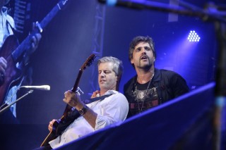 
<a style='margin-left: 5px;' class='btn btn-xs btn-social btn-facebook' href='https://www.facebook.com/sharer/sharer.php?u=https://galeramix.s01.web.getmuller.com.br/imagem/a17/800-800-90/conteudo/site_galerias/17/victor-e-leo-petry-4.jpg' rel='popup' data-width='500' data-height='400'><i class='fa fa-facebook'></i>Compartilhar <span class='hidden-xs'>no Facebook</span>
</a> 
<a class='btn btn-default btn-xs' target='_blank' href='imagem/a17/800-800-90/conteudo/site_galerias/17/victor-e-leo-petry-4.jpg'>
<span class='glyphicon glyphicon-cloud-download'></span> Salvar
</a>
