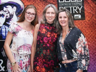 
<a style='margin-left: 5px;' class='btn btn-xs btn-social btn-facebook' href='https://www.facebook.com/sharer/sharer.php?u=https://galeramix.s01.web.getmuller.com.br/imagem/a17/800-800-90/conteudo/site_galerias/17/victor-e-leo-petry-45.jpg' rel='popup' data-width='500' data-height='400'><i class='fa fa-facebook'></i>Compartilhar <span class='hidden-xs'>no Facebook</span>
</a> 
<a class='btn btn-default btn-xs' target='_blank' href='imagem/a17/800-800-90/conteudo/site_galerias/17/victor-e-leo-petry-45.jpg'>
<span class='glyphicon glyphicon-cloud-download'></span> Salvar
</a>
