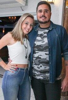 
<a style='margin-left: 5px;' class='btn btn-xs btn-social btn-facebook' href='https://www.facebook.com/sharer/sharer.php?u=https://galeramix.s01.web.getmuller.com.br/imagem/a17/800-800-90/conteudo/site_galerias/17/victor-e-leo-petry-46.jpg' rel='popup' data-width='500' data-height='400'><i class='fa fa-facebook'></i>Compartilhar <span class='hidden-xs'>no Facebook</span>
</a> 
<a class='btn btn-default btn-xs' target='_blank' href='imagem/a17/800-800-90/conteudo/site_galerias/17/victor-e-leo-petry-46.jpg'>
<span class='glyphicon glyphicon-cloud-download'></span> Salvar
</a>
