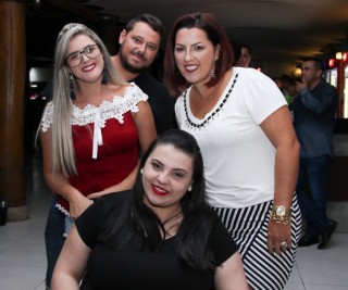 
<a style='margin-left: 5px;' class='btn btn-xs btn-social btn-facebook' href='https://www.facebook.com/sharer/sharer.php?u=https://galeramix.s01.web.getmuller.com.br/imagem/a17/800-800-90/conteudo/site_galerias/17/victor-e-leo-petry-47.jpg' rel='popup' data-width='500' data-height='400'><i class='fa fa-facebook'></i>Compartilhar <span class='hidden-xs'>no Facebook</span>
</a> 
<a class='btn btn-default btn-xs' target='_blank' href='imagem/a17/800-800-90/conteudo/site_galerias/17/victor-e-leo-petry-47.jpg'>
<span class='glyphicon glyphicon-cloud-download'></span> Salvar
</a>
