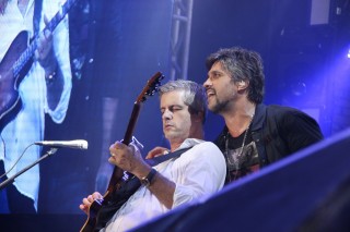 
<a style='margin-left: 5px;' class='btn btn-xs btn-social btn-facebook' href='https://www.facebook.com/sharer/sharer.php?u=https://galeramix.s01.web.getmuller.com.br/imagem/a17/800-800-90/conteudo/site_galerias/17/victor-e-leo-petry-5.jpg' rel='popup' data-width='500' data-height='400'><i class='fa fa-facebook'></i>Compartilhar <span class='hidden-xs'>no Facebook</span>
</a> 
<a class='btn btn-default btn-xs' target='_blank' href='imagem/a17/800-800-90/conteudo/site_galerias/17/victor-e-leo-petry-5.jpg'>
<span class='glyphicon glyphicon-cloud-download'></span> Salvar
</a>
