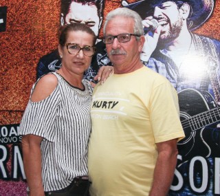 
<a style='margin-left: 5px;' class='btn btn-xs btn-social btn-facebook' href='https://www.facebook.com/sharer/sharer.php?u=https://galeramix.s01.web.getmuller.com.br/imagem/a17/800-800-90/conteudo/site_galerias/17/victor-e-leo-petry-57.jpg' rel='popup' data-width='500' data-height='400'><i class='fa fa-facebook'></i>Compartilhar <span class='hidden-xs'>no Facebook</span>
</a> 
<a class='btn btn-default btn-xs' target='_blank' href='imagem/a17/800-800-90/conteudo/site_galerias/17/victor-e-leo-petry-57.jpg'>
<span class='glyphicon glyphicon-cloud-download'></span> Salvar
</a>
