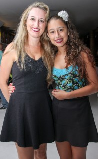 
<a style='margin-left: 5px;' class='btn btn-xs btn-social btn-facebook' href='https://www.facebook.com/sharer/sharer.php?u=https://galeramix.s01.web.getmuller.com.br/imagem/a17/800-800-90/conteudo/site_galerias/17/victor-e-leo-petry-60.jpg' rel='popup' data-width='500' data-height='400'><i class='fa fa-facebook'></i>Compartilhar <span class='hidden-xs'>no Facebook</span>
</a> 
<a class='btn btn-default btn-xs' target='_blank' href='imagem/a17/800-800-90/conteudo/site_galerias/17/victor-e-leo-petry-60.jpg'>
<span class='glyphicon glyphicon-cloud-download'></span> Salvar
</a>
