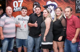 
<a style='margin-left: 5px;' class='btn btn-xs btn-social btn-facebook' href='https://www.facebook.com/sharer/sharer.php?u=https://galeramix.s01.web.getmuller.com.br/imagem/a17/800-800-90/conteudo/site_galerias/17/victor-e-leo-petry-61.jpg' rel='popup' data-width='500' data-height='400'><i class='fa fa-facebook'></i>Compartilhar <span class='hidden-xs'>no Facebook</span>
</a> 
<a class='btn btn-default btn-xs' target='_blank' href='imagem/a17/800-800-90/conteudo/site_galerias/17/victor-e-leo-petry-61.jpg'>
<span class='glyphicon glyphicon-cloud-download'></span> Salvar
</a>
