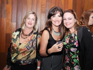 
<a style='margin-left: 5px;' class='btn btn-xs btn-social btn-facebook' href='https://www.facebook.com/sharer/sharer.php?u=https://galeramix.s01.web.getmuller.com.br/imagem/a17/800-800-90/conteudo/site_galerias/17/victor-e-leo-petry-67.jpg' rel='popup' data-width='500' data-height='400'><i class='fa fa-facebook'></i>Compartilhar <span class='hidden-xs'>no Facebook</span>
</a> 
<a class='btn btn-default btn-xs' target='_blank' href='imagem/a17/800-800-90/conteudo/site_galerias/17/victor-e-leo-petry-67.jpg'>
<span class='glyphicon glyphicon-cloud-download'></span> Salvar
</a>
