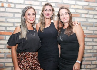 
<a style='margin-left: 5px;' class='btn btn-xs btn-social btn-facebook' href='https://www.facebook.com/sharer/sharer.php?u=https://galeramix.s01.web.getmuller.com.br/imagem/a17/800-800-90/conteudo/site_galerias/17/victor-e-leo-petry-70.jpg' rel='popup' data-width='500' data-height='400'><i class='fa fa-facebook'></i>Compartilhar <span class='hidden-xs'>no Facebook</span>
</a> 
<a class='btn btn-default btn-xs' target='_blank' href='imagem/a17/800-800-90/conteudo/site_galerias/17/victor-e-leo-petry-70.jpg'>
<span class='glyphicon glyphicon-cloud-download'></span> Salvar
</a>
