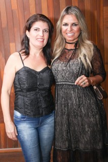 
<a style='margin-left: 5px;' class='btn btn-xs btn-social btn-facebook' href='https://www.facebook.com/sharer/sharer.php?u=https://galeramix.s01.web.getmuller.com.br/imagem/a17/800-800-90/conteudo/site_galerias/17/victor-e-leo-petry-73.jpg' rel='popup' data-width='500' data-height='400'><i class='fa fa-facebook'></i>Compartilhar <span class='hidden-xs'>no Facebook</span>
</a> 
<a class='btn btn-default btn-xs' target='_blank' href='imagem/a17/800-800-90/conteudo/site_galerias/17/victor-e-leo-petry-73.jpg'>
<span class='glyphicon glyphicon-cloud-download'></span> Salvar
</a>
