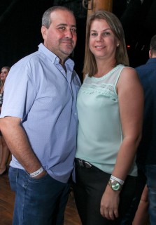 
<a style='margin-left: 5px;' class='btn btn-xs btn-social btn-facebook' href='https://www.facebook.com/sharer/sharer.php?u=https://galeramix.s01.web.getmuller.com.br/imagem/a17/800-800-90/conteudo/site_galerias/17/victor-e-leo-petry-76.jpg' rel='popup' data-width='500' data-height='400'><i class='fa fa-facebook'></i>Compartilhar <span class='hidden-xs'>no Facebook</span>
</a> 
<a class='btn btn-default btn-xs' target='_blank' href='imagem/a17/800-800-90/conteudo/site_galerias/17/victor-e-leo-petry-76.jpg'>
<span class='glyphicon glyphicon-cloud-download'></span> Salvar
</a>
