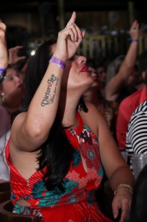 
<a style='margin-left: 5px;' class='btn btn-xs btn-social btn-facebook' href='https://www.facebook.com/sharer/sharer.php?u=https://galeramix.s01.web.getmuller.com.br/imagem/a17/800-800-90/conteudo/site_galerias/17/victor-e-leo-petry-8.jpg' rel='popup' data-width='500' data-height='400'><i class='fa fa-facebook'></i>Compartilhar <span class='hidden-xs'>no Facebook</span>
</a> 
<a class='btn btn-default btn-xs' target='_blank' href='imagem/a17/800-800-90/conteudo/site_galerias/17/victor-e-leo-petry-8.jpg'>
<span class='glyphicon glyphicon-cloud-download'></span> Salvar
</a>
