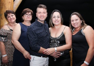 
<a style='margin-left: 5px;' class='btn btn-xs btn-social btn-facebook' href='https://www.facebook.com/sharer/sharer.php?u=https://galeramix.s01.web.getmuller.com.br/imagem/a17/800-800-90/conteudo/site_galerias/17/victor-e-leo-petry-83.jpg' rel='popup' data-width='500' data-height='400'><i class='fa fa-facebook'></i>Compartilhar <span class='hidden-xs'>no Facebook</span>
</a> 
<a class='btn btn-default btn-xs' target='_blank' href='imagem/a17/800-800-90/conteudo/site_galerias/17/victor-e-leo-petry-83.jpg'>
<span class='glyphicon glyphicon-cloud-download'></span> Salvar
</a>
