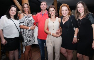 
<a style='margin-left: 5px;' class='btn btn-xs btn-social btn-facebook' href='https://www.facebook.com/sharer/sharer.php?u=https://galeramix.s01.web.getmuller.com.br/imagem/a17/800-800-90/conteudo/site_galerias/17/victor-e-leo-petry-85.jpg' rel='popup' data-width='500' data-height='400'><i class='fa fa-facebook'></i>Compartilhar <span class='hidden-xs'>no Facebook</span>
</a> 
<a class='btn btn-default btn-xs' target='_blank' href='imagem/a17/800-800-90/conteudo/site_galerias/17/victor-e-leo-petry-85.jpg'>
<span class='glyphicon glyphicon-cloud-download'></span> Salvar
</a>
