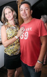 
<a style='margin-left: 5px;' class='btn btn-xs btn-social btn-facebook' href='https://www.facebook.com/sharer/sharer.php?u=https://galeramix.s01.web.getmuller.com.br/imagem/a17/800-800-90/conteudo/site_galerias/17/victor-e-leo-petry-88.jpg' rel='popup' data-width='500' data-height='400'><i class='fa fa-facebook'></i>Compartilhar <span class='hidden-xs'>no Facebook</span>
</a> 
<a class='btn btn-default btn-xs' target='_blank' href='imagem/a17/800-800-90/conteudo/site_galerias/17/victor-e-leo-petry-88.jpg'>
<span class='glyphicon glyphicon-cloud-download'></span> Salvar
</a>
