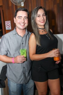 
                            <a style='margin-left: 5px;' class='btn btn-xs btn-social btn-facebook' href='https://www.facebook.com/sharer/sharer.php?u=https://galeramix.s01.web.getmuller.com.br/imagem/a23/800-800-90/conteudo/site_galerias/23/fernando-e-sorocaba-petry-galera-mix-100.jpg' rel='popup' data-width='500' data-height='400'><i class='fa fa-facebook'></i>Compartilhar <span class='hidden-xs'>no Facebook</span>
                        </a> 
                        <a class='btn btn-default btn-xs' target='_blank' href='imagem/a23/800-800-90/conteudo/site_galerias/23/fernando-e-sorocaba-petry-galera-mix-100.jpg'>
                            <span class='glyphicon glyphicon-cloud-download'></span> Salvar
                        </a>
                        