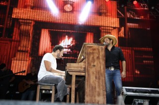 
<a style='margin-left: 5px;' class='btn btn-xs btn-social btn-facebook' href='https://www.facebook.com/sharer/sharer.php?u=https://galeramix.s01.web.getmuller.com.br/imagem/a23/800-800-90/conteudo/site_galerias/23/fernando-e-sorocaba-petry-galera-mix-108.jpg' rel='popup' data-width='500' data-height='400'><i class='fa fa-facebook'></i>Compartilhar <span class='hidden-xs'>no Facebook</span>
</a> 
<a class='btn btn-default btn-xs' target='_blank' href='imagem/a23/800-800-90/conteudo/site_galerias/23/fernando-e-sorocaba-petry-galera-mix-108.jpg'>
<span class='glyphicon glyphicon-cloud-download'></span> Salvar
</a>
