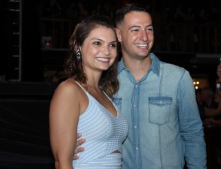 
<a style='margin-left: 5px;' class='btn btn-xs btn-social btn-facebook' href='https://www.facebook.com/sharer/sharer.php?u=https://galeramix.s01.web.getmuller.com.br/imagem/a23/800-800-90/conteudo/site_galerias/23/fernando-e-sorocaba-petry-galera-mix-109.jpg' rel='popup' data-width='500' data-height='400'><i class='fa fa-facebook'></i>Compartilhar <span class='hidden-xs'>no Facebook</span>
</a> 
<a class='btn btn-default btn-xs' target='_blank' href='imagem/a23/800-800-90/conteudo/site_galerias/23/fernando-e-sorocaba-petry-galera-mix-109.jpg'>
<span class='glyphicon glyphicon-cloud-download'></span> Salvar
</a>
