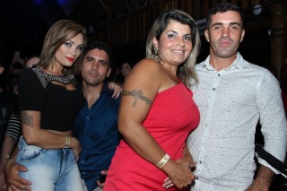 
<a style='margin-left: 5px;' class='btn btn-xs btn-social btn-facebook' href='https://www.facebook.com/sharer/sharer.php?u=https://galeramix.s01.web.getmuller.com.br/imagem/a23/800-800-90/conteudo/site_galerias/23/fernando-e-sorocaba-petry-galera-mix-112.jpg' rel='popup' data-width='500' data-height='400'><i class='fa fa-facebook'></i>Compartilhar <span class='hidden-xs'>no Facebook</span>
</a> 
<a class='btn btn-default btn-xs' target='_blank' href='imagem/a23/800-800-90/conteudo/site_galerias/23/fernando-e-sorocaba-petry-galera-mix-112.jpg'>
<span class='glyphicon glyphicon-cloud-download'></span> Salvar
</a>
