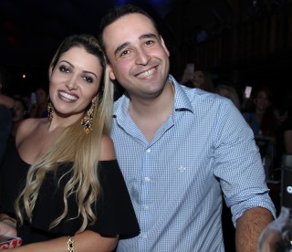 
<a style='margin-left: 5px;' class='btn btn-xs btn-social btn-facebook' href='https://www.facebook.com/sharer/sharer.php?u=https://galeramix.s01.web.getmuller.com.br/imagem/a23/800-800-90/conteudo/site_galerias/23/fernando-e-sorocaba-petry-galera-mix-114.jpg' rel='popup' data-width='500' data-height='400'><i class='fa fa-facebook'></i>Compartilhar <span class='hidden-xs'>no Facebook</span>
</a> 
<a class='btn btn-default btn-xs' target='_blank' href='imagem/a23/800-800-90/conteudo/site_galerias/23/fernando-e-sorocaba-petry-galera-mix-114.jpg'>
<span class='glyphicon glyphicon-cloud-download'></span> Salvar
</a>
