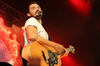 
<a style='margin-left: 5px;' class='btn btn-xs btn-social btn-facebook' href='https://www.facebook.com/sharer/sharer.php?u=https://galeramix.s01.web.getmuller.com.br/imagem/a23/800-800-90/conteudo/site_galerias/23/fernando-e-sorocaba-petry-galera-mix-14.jpg' rel='popup' data-width='500' data-height='400'><i class='fa fa-facebook'></i>Compartilhar <span class='hidden-xs'>no Facebook</span>
</a> 
<a class='btn btn-default btn-xs' target='_blank' href='imagem/a23/800-800-90/conteudo/site_galerias/23/fernando-e-sorocaba-petry-galera-mix-14.jpg'>
<span class='glyphicon glyphicon-cloud-download'></span> Salvar
</a>
