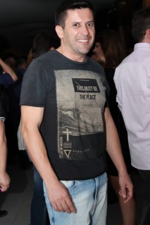 
<a style='margin-left: 5px;' class='btn btn-xs btn-social btn-facebook' href='https://www.facebook.com/sharer/sharer.php?u=https://galeramix.s01.web.getmuller.com.br/imagem/a23/800-800-90/conteudo/site_galerias/23/fernando-e-sorocaba-petry-galera-mix-17.jpg' rel='popup' data-width='500' data-height='400'><i class='fa fa-facebook'></i>Compartilhar <span class='hidden-xs'>no Facebook</span>
</a> 
<a class='btn btn-default btn-xs' target='_blank' href='imagem/a23/800-800-90/conteudo/site_galerias/23/fernando-e-sorocaba-petry-galera-mix-17.jpg'>
<span class='glyphicon glyphicon-cloud-download'></span> Salvar
</a>
