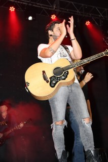 
<a style='margin-left: 5px;' class='btn btn-xs btn-social btn-facebook' href='https://www.facebook.com/sharer/sharer.php?u=https://galeramix.s01.web.getmuller.com.br/imagem/a23/800-800-90/conteudo/site_galerias/23/fernando-e-sorocaba-petry-galera-mix-2.jpg' rel='popup' data-width='500' data-height='400'><i class='fa fa-facebook'></i>Compartilhar <span class='hidden-xs'>no Facebook</span>
</a> 
<a class='btn btn-default btn-xs' target='_blank' href='imagem/a23/800-800-90/conteudo/site_galerias/23/fernando-e-sorocaba-petry-galera-mix-2.jpg'>
<span class='glyphicon glyphicon-cloud-download'></span> Salvar
</a>
