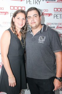 
<a style='margin-left: 5px;' class='btn btn-xs btn-social btn-facebook' href='https://www.facebook.com/sharer/sharer.php?u=https://galeramix.s01.web.getmuller.com.br/imagem/a23/800-800-90/conteudo/site_galerias/23/fernando-e-sorocaba-petry-galera-mix-24.jpg' rel='popup' data-width='500' data-height='400'><i class='fa fa-facebook'></i>Compartilhar <span class='hidden-xs'>no Facebook</span>
</a> 
<a class='btn btn-default btn-xs' target='_blank' href='imagem/a23/800-800-90/conteudo/site_galerias/23/fernando-e-sorocaba-petry-galera-mix-24.jpg'>
<span class='glyphicon glyphicon-cloud-download'></span> Salvar
</a>
