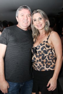 
<a style='margin-left: 5px;' class='btn btn-xs btn-social btn-facebook' href='https://www.facebook.com/sharer/sharer.php?u=https://galeramix.s01.web.getmuller.com.br/imagem/a23/800-800-90/conteudo/site_galerias/23/fernando-e-sorocaba-petry-galera-mix-29.jpg' rel='popup' data-width='500' data-height='400'><i class='fa fa-facebook'></i>Compartilhar <span class='hidden-xs'>no Facebook</span>
</a> 
<a class='btn btn-default btn-xs' target='_blank' href='imagem/a23/800-800-90/conteudo/site_galerias/23/fernando-e-sorocaba-petry-galera-mix-29.jpg'>
<span class='glyphicon glyphicon-cloud-download'></span> Salvar
</a>
