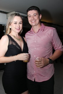 
<a style='margin-left: 5px;' class='btn btn-xs btn-social btn-facebook' href='https://www.facebook.com/sharer/sharer.php?u=https://galeramix.s01.web.getmuller.com.br/imagem/a23/800-800-90/conteudo/site_galerias/23/fernando-e-sorocaba-petry-galera-mix-33.jpg' rel='popup' data-width='500' data-height='400'><i class='fa fa-facebook'></i>Compartilhar <span class='hidden-xs'>no Facebook</span>
</a> 
<a class='btn btn-default btn-xs' target='_blank' href='imagem/a23/800-800-90/conteudo/site_galerias/23/fernando-e-sorocaba-petry-galera-mix-33.jpg'>
<span class='glyphicon glyphicon-cloud-download'></span> Salvar
</a>
