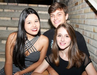 
<a style='margin-left: 5px;' class='btn btn-xs btn-social btn-facebook' href='https://www.facebook.com/sharer/sharer.php?u=https://galeramix.s01.web.getmuller.com.br/imagem/a23/800-800-90/conteudo/site_galerias/23/fernando-e-sorocaba-petry-galera-mix-35.jpg' rel='popup' data-width='500' data-height='400'><i class='fa fa-facebook'></i>Compartilhar <span class='hidden-xs'>no Facebook</span>
</a> 
<a class='btn btn-default btn-xs' target='_blank' href='imagem/a23/800-800-90/conteudo/site_galerias/23/fernando-e-sorocaba-petry-galera-mix-35.jpg'>
<span class='glyphicon glyphicon-cloud-download'></span> Salvar
</a>
