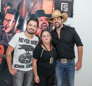 
<a style='margin-left: 5px;' class='btn btn-xs btn-social btn-facebook' href='https://www.facebook.com/sharer/sharer.php?u=https://galeramix.s01.web.getmuller.com.br/imagem/a23/800-800-90/conteudo/site_galerias/23/fernando-e-sorocaba-petry-galera-mix-37.jpg' rel='popup' data-width='500' data-height='400'><i class='fa fa-facebook'></i>Compartilhar <span class='hidden-xs'>no Facebook</span>
</a> 
<a class='btn btn-default btn-xs' target='_blank' href='imagem/a23/800-800-90/conteudo/site_galerias/23/fernando-e-sorocaba-petry-galera-mix-37.jpg'>
<span class='glyphicon glyphicon-cloud-download'></span> Salvar
</a>
