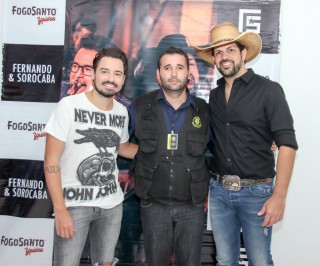 
<a style='margin-left: 5px;' class='btn btn-xs btn-social btn-facebook' href='https://www.facebook.com/sharer/sharer.php?u=https://galeramix.s01.web.getmuller.com.br/imagem/a23/800-800-90/conteudo/site_galerias/23/fernando-e-sorocaba-petry-galera-mix-38.jpg' rel='popup' data-width='500' data-height='400'><i class='fa fa-facebook'></i>Compartilhar <span class='hidden-xs'>no Facebook</span>
</a> 
<a class='btn btn-default btn-xs' target='_blank' href='imagem/a23/800-800-90/conteudo/site_galerias/23/fernando-e-sorocaba-petry-galera-mix-38.jpg'>
<span class='glyphicon glyphicon-cloud-download'></span> Salvar
</a>
