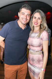 
<a style='margin-left: 5px;' class='btn btn-xs btn-social btn-facebook' href='https://www.facebook.com/sharer/sharer.php?u=https://galeramix.s01.web.getmuller.com.br/imagem/a23/800-800-90/conteudo/site_galerias/23/fernando-e-sorocaba-petry-galera-mix-41.jpg' rel='popup' data-width='500' data-height='400'><i class='fa fa-facebook'></i>Compartilhar <span class='hidden-xs'>no Facebook</span>
</a> 
<a class='btn btn-default btn-xs' target='_blank' href='imagem/a23/800-800-90/conteudo/site_galerias/23/fernando-e-sorocaba-petry-galera-mix-41.jpg'>
<span class='glyphicon glyphicon-cloud-download'></span> Salvar
</a>
