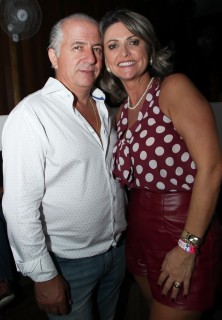 
<a style='margin-left: 5px;' class='btn btn-xs btn-social btn-facebook' href='https://www.facebook.com/sharer/sharer.php?u=https://galeramix.s01.web.getmuller.com.br/imagem/a23/800-800-90/conteudo/site_galerias/23/fernando-e-sorocaba-petry-galera-mix-46.jpg' rel='popup' data-width='500' data-height='400'><i class='fa fa-facebook'></i>Compartilhar <span class='hidden-xs'>no Facebook</span>
</a> 
<a class='btn btn-default btn-xs' target='_blank' href='imagem/a23/800-800-90/conteudo/site_galerias/23/fernando-e-sorocaba-petry-galera-mix-46.jpg'>
<span class='glyphicon glyphicon-cloud-download'></span> Salvar
</a>
