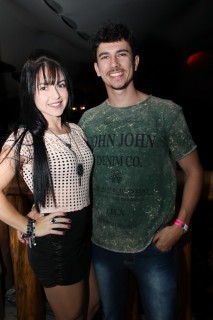 
<a style='margin-left: 5px;' class='btn btn-xs btn-social btn-facebook' href='https://www.facebook.com/sharer/sharer.php?u=https://galeramix.s01.web.getmuller.com.br/imagem/a23/800-800-90/conteudo/site_galerias/23/fernando-e-sorocaba-petry-galera-mix-53.jpg' rel='popup' data-width='500' data-height='400'><i class='fa fa-facebook'></i>Compartilhar <span class='hidden-xs'>no Facebook</span>
</a> 
<a class='btn btn-default btn-xs' target='_blank' href='imagem/a23/800-800-90/conteudo/site_galerias/23/fernando-e-sorocaba-petry-galera-mix-53.jpg'>
<span class='glyphicon glyphicon-cloud-download'></span> Salvar
</a>
