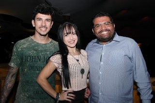 
<a style='margin-left: 5px;' class='btn btn-xs btn-social btn-facebook' href='https://www.facebook.com/sharer/sharer.php?u=https://galeramix.s01.web.getmuller.com.br/imagem/a23/800-800-90/conteudo/site_galerias/23/fernando-e-sorocaba-petry-galera-mix-54.jpg' rel='popup' data-width='500' data-height='400'><i class='fa fa-facebook'></i>Compartilhar <span class='hidden-xs'>no Facebook</span>
</a> 
<a class='btn btn-default btn-xs' target='_blank' href='imagem/a23/800-800-90/conteudo/site_galerias/23/fernando-e-sorocaba-petry-galera-mix-54.jpg'>
<span class='glyphicon glyphicon-cloud-download'></span> Salvar
</a>
