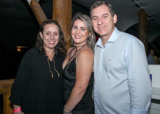 
<a style='margin-left: 5px;' class='btn btn-xs btn-social btn-facebook' href='https://www.facebook.com/sharer/sharer.php?u=https://galeramix.s01.web.getmuller.com.br/imagem/a23/800-800-90/conteudo/site_galerias/23/fernando-e-sorocaba-petry-galera-mix-55.jpg' rel='popup' data-width='500' data-height='400'><i class='fa fa-facebook'></i>Compartilhar <span class='hidden-xs'>no Facebook</span>
</a> 
<a class='btn btn-default btn-xs' target='_blank' href='imagem/a23/800-800-90/conteudo/site_galerias/23/fernando-e-sorocaba-petry-galera-mix-55.jpg'>
<span class='glyphicon glyphicon-cloud-download'></span> Salvar
</a>
