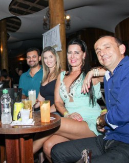 
<a style='margin-left: 5px;' class='btn btn-xs btn-social btn-facebook' href='https://www.facebook.com/sharer/sharer.php?u=https://galeramix.s01.web.getmuller.com.br/imagem/a23/800-800-90/conteudo/site_galerias/23/fernando-e-sorocaba-petry-galera-mix-63.jpg' rel='popup' data-width='500' data-height='400'><i class='fa fa-facebook'></i>Compartilhar <span class='hidden-xs'>no Facebook</span>
</a> 
<a class='btn btn-default btn-xs' target='_blank' href='imagem/a23/800-800-90/conteudo/site_galerias/23/fernando-e-sorocaba-petry-galera-mix-63.jpg'>
<span class='glyphicon glyphicon-cloud-download'></span> Salvar
</a>
