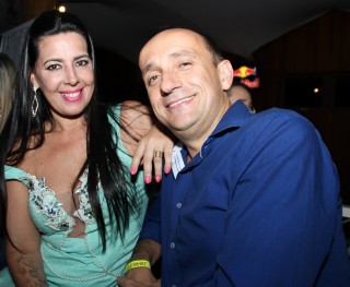 
<a style='margin-left: 5px;' class='btn btn-xs btn-social btn-facebook' href='https://www.facebook.com/sharer/sharer.php?u=https://galeramix.s01.web.getmuller.com.br/imagem/a23/800-800-90/conteudo/site_galerias/23/fernando-e-sorocaba-petry-galera-mix-64.jpg' rel='popup' data-width='500' data-height='400'><i class='fa fa-facebook'></i>Compartilhar <span class='hidden-xs'>no Facebook</span>
</a> 
<a class='btn btn-default btn-xs' target='_blank' href='imagem/a23/800-800-90/conteudo/site_galerias/23/fernando-e-sorocaba-petry-galera-mix-64.jpg'>
<span class='glyphicon glyphicon-cloud-download'></span> Salvar
</a>
