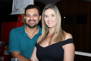 
<a style='margin-left: 5px;' class='btn btn-xs btn-social btn-facebook' href='https://www.facebook.com/sharer/sharer.php?u=https://galeramix.s01.web.getmuller.com.br/imagem/a23/800-800-90/conteudo/site_galerias/23/fernando-e-sorocaba-petry-galera-mix-65.jpg' rel='popup' data-width='500' data-height='400'><i class='fa fa-facebook'></i>Compartilhar <span class='hidden-xs'>no Facebook</span>
</a> 
<a class='btn btn-default btn-xs' target='_blank' href='imagem/a23/800-800-90/conteudo/site_galerias/23/fernando-e-sorocaba-petry-galera-mix-65.jpg'>
<span class='glyphicon glyphicon-cloud-download'></span> Salvar
</a>
