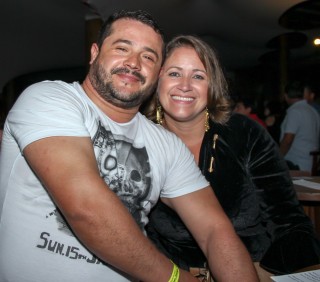 
<a style='margin-left: 5px;' class='btn btn-xs btn-social btn-facebook' href='https://www.facebook.com/sharer/sharer.php?u=https://galeramix.s01.web.getmuller.com.br/imagem/a23/800-800-90/conteudo/site_galerias/23/fernando-e-sorocaba-petry-galera-mix-66.jpg' rel='popup' data-width='500' data-height='400'><i class='fa fa-facebook'></i>Compartilhar <span class='hidden-xs'>no Facebook</span>
</a> 
<a class='btn btn-default btn-xs' target='_blank' href='imagem/a23/800-800-90/conteudo/site_galerias/23/fernando-e-sorocaba-petry-galera-mix-66.jpg'>
<span class='glyphicon glyphicon-cloud-download'></span> Salvar
</a>
