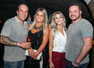 
<a style='margin-left: 5px;' class='btn btn-xs btn-social btn-facebook' href='https://www.facebook.com/sharer/sharer.php?u=https://galeramix.s01.web.getmuller.com.br/imagem/a23/800-800-90/conteudo/site_galerias/23/fernando-e-sorocaba-petry-galera-mix-73.jpg' rel='popup' data-width='500' data-height='400'><i class='fa fa-facebook'></i>Compartilhar <span class='hidden-xs'>no Facebook</span>
</a> 
<a class='btn btn-default btn-xs' target='_blank' href='imagem/a23/800-800-90/conteudo/site_galerias/23/fernando-e-sorocaba-petry-galera-mix-73.jpg'>
<span class='glyphicon glyphicon-cloud-download'></span> Salvar
</a>
