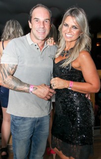 
<a style='margin-left: 5px;' class='btn btn-xs btn-social btn-facebook' href='https://www.facebook.com/sharer/sharer.php?u=https://galeramix.s01.web.getmuller.com.br/imagem/a23/800-800-90/conteudo/site_galerias/23/fernando-e-sorocaba-petry-galera-mix-79.jpg' rel='popup' data-width='500' data-height='400'><i class='fa fa-facebook'></i>Compartilhar <span class='hidden-xs'>no Facebook</span>
</a> 
<a class='btn btn-default btn-xs' target='_blank' href='imagem/a23/800-800-90/conteudo/site_galerias/23/fernando-e-sorocaba-petry-galera-mix-79.jpg'>
<span class='glyphicon glyphicon-cloud-download'></span> Salvar
</a>
