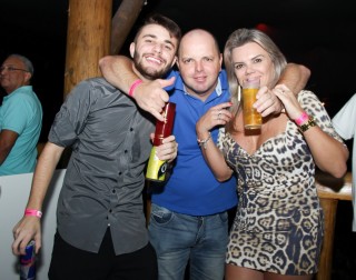 
<a style='margin-left: 5px;' class='btn btn-xs btn-social btn-facebook' href='https://www.facebook.com/sharer/sharer.php?u=https://galeramix.s01.web.getmuller.com.br/imagem/a23/800-800-90/conteudo/site_galerias/23/fernando-e-sorocaba-petry-galera-mix-88.jpg' rel='popup' data-width='500' data-height='400'><i class='fa fa-facebook'></i>Compartilhar <span class='hidden-xs'>no Facebook</span>
</a> 
<a class='btn btn-default btn-xs' target='_blank' href='imagem/a23/800-800-90/conteudo/site_galerias/23/fernando-e-sorocaba-petry-galera-mix-88.jpg'>
<span class='glyphicon glyphicon-cloud-download'></span> Salvar
</a>
