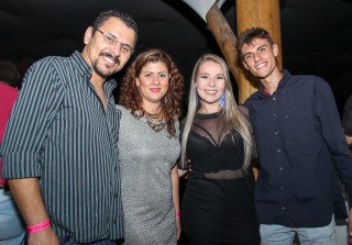 
<a style='margin-left: 5px;' class='btn btn-xs btn-social btn-facebook' href='https://www.facebook.com/sharer/sharer.php?u=https://galeramix.s01.web.getmuller.com.br/imagem/a23/800-800-90/conteudo/site_galerias/23/fernando-e-sorocaba-petry-galera-mix-91.jpg' rel='popup' data-width='500' data-height='400'><i class='fa fa-facebook'></i>Compartilhar <span class='hidden-xs'>no Facebook</span>
</a> 
<a class='btn btn-default btn-xs' target='_blank' href='imagem/a23/800-800-90/conteudo/site_galerias/23/fernando-e-sorocaba-petry-galera-mix-91.jpg'>
<span class='glyphicon glyphicon-cloud-download'></span> Salvar
</a>
