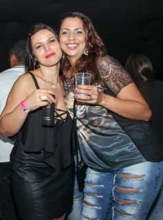 
<a style='margin-left: 5px;' class='btn btn-xs btn-social btn-facebook' href='https://www.facebook.com/sharer/sharer.php?u=https://galeramix.s01.web.getmuller.com.br/imagem/a23/800-800-90/conteudo/site_galerias/23/fernando-e-sorocaba-petry-galera-mix-93.jpg' rel='popup' data-width='500' data-height='400'><i class='fa fa-facebook'></i>Compartilhar <span class='hidden-xs'>no Facebook</span>
</a> 
<a class='btn btn-default btn-xs' target='_blank' href='imagem/a23/800-800-90/conteudo/site_galerias/23/fernando-e-sorocaba-petry-galera-mix-93.jpg'>
<span class='glyphicon glyphicon-cloud-download'></span> Salvar
</a>
